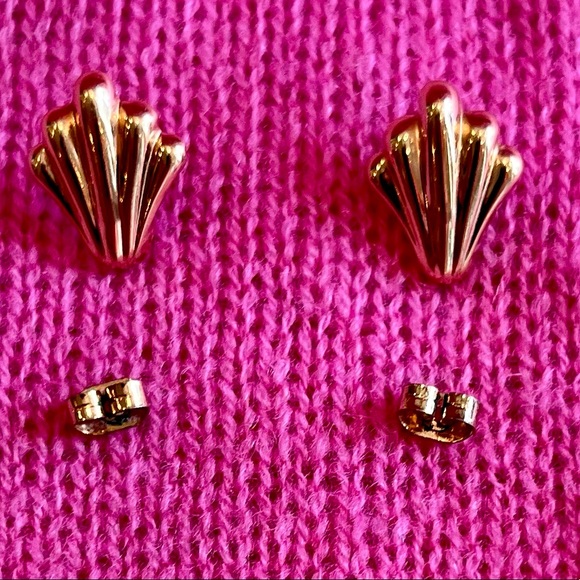 14k Gold Scallop Seashell Earrings - Picture 9 of 16